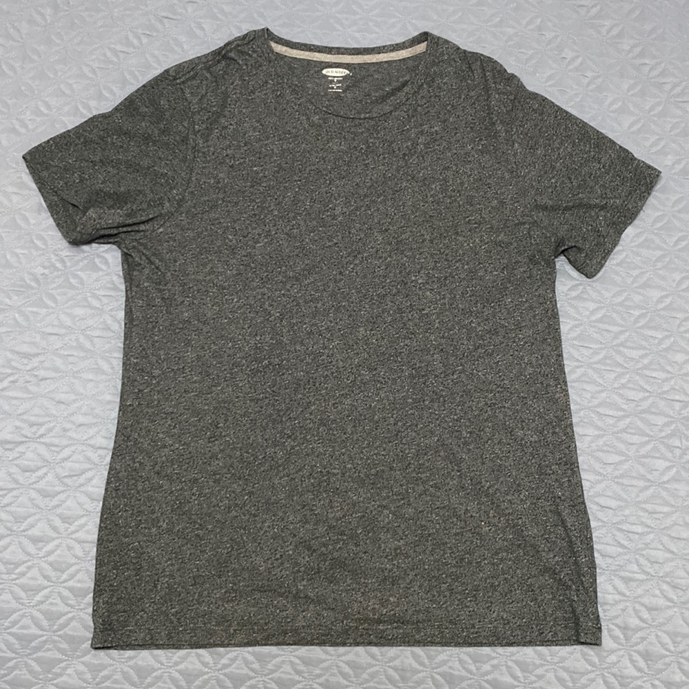 Medium Old Navy tee